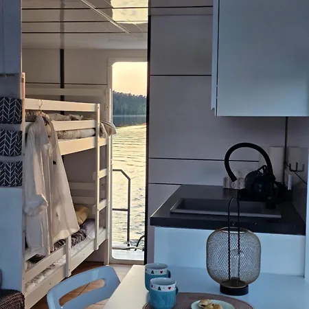 Botel Houseboat Bella Tereszewo