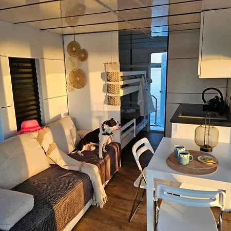 Botel Houseboat Bella